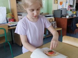 b_1024_768_0_00_images_2022_2023_Swietlica_Kanapki_343153011_282316730784631_8975831531012648241_n